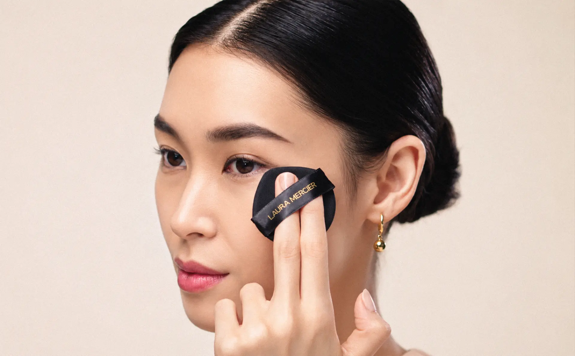 Laura Mercier — Lumiere Radiance Perfecting Cushion